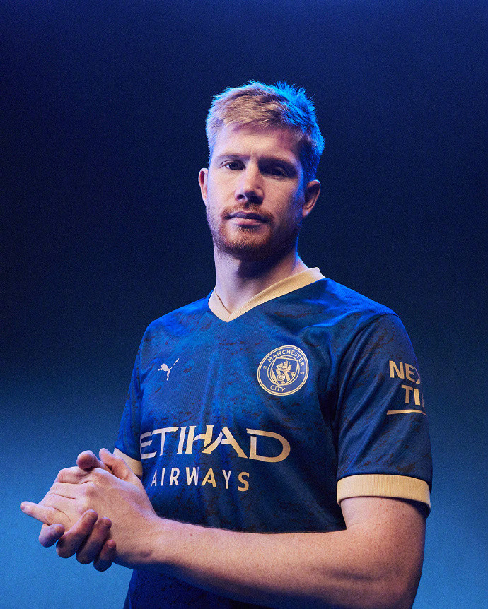 立竿见影，凯恩替补出场30分钟个人戴帽拜仁打进4球