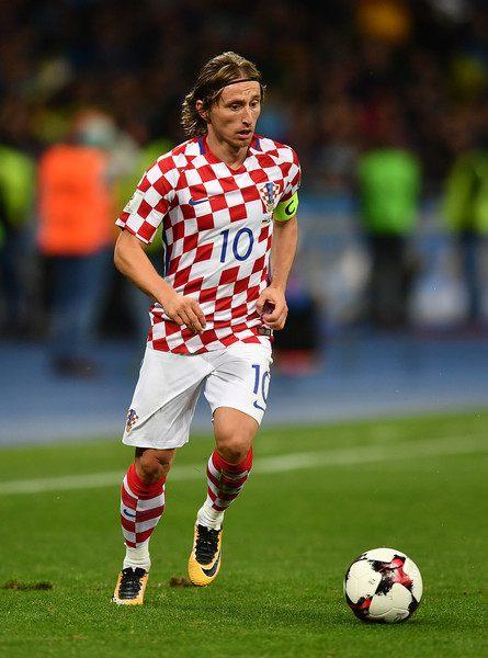 中超：山东泰山主场2-0完胜青岛队