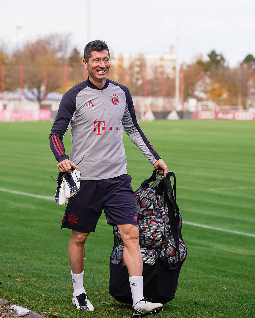 祝福！全北现代国脚宋旻揆与电竞主持人郭珉瑄步入婚姻殿堂