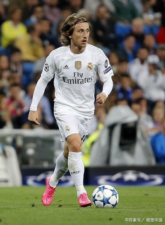 巴西前锋胡尔克39岁仍在巅峰状态！胡尔克在本赛季...