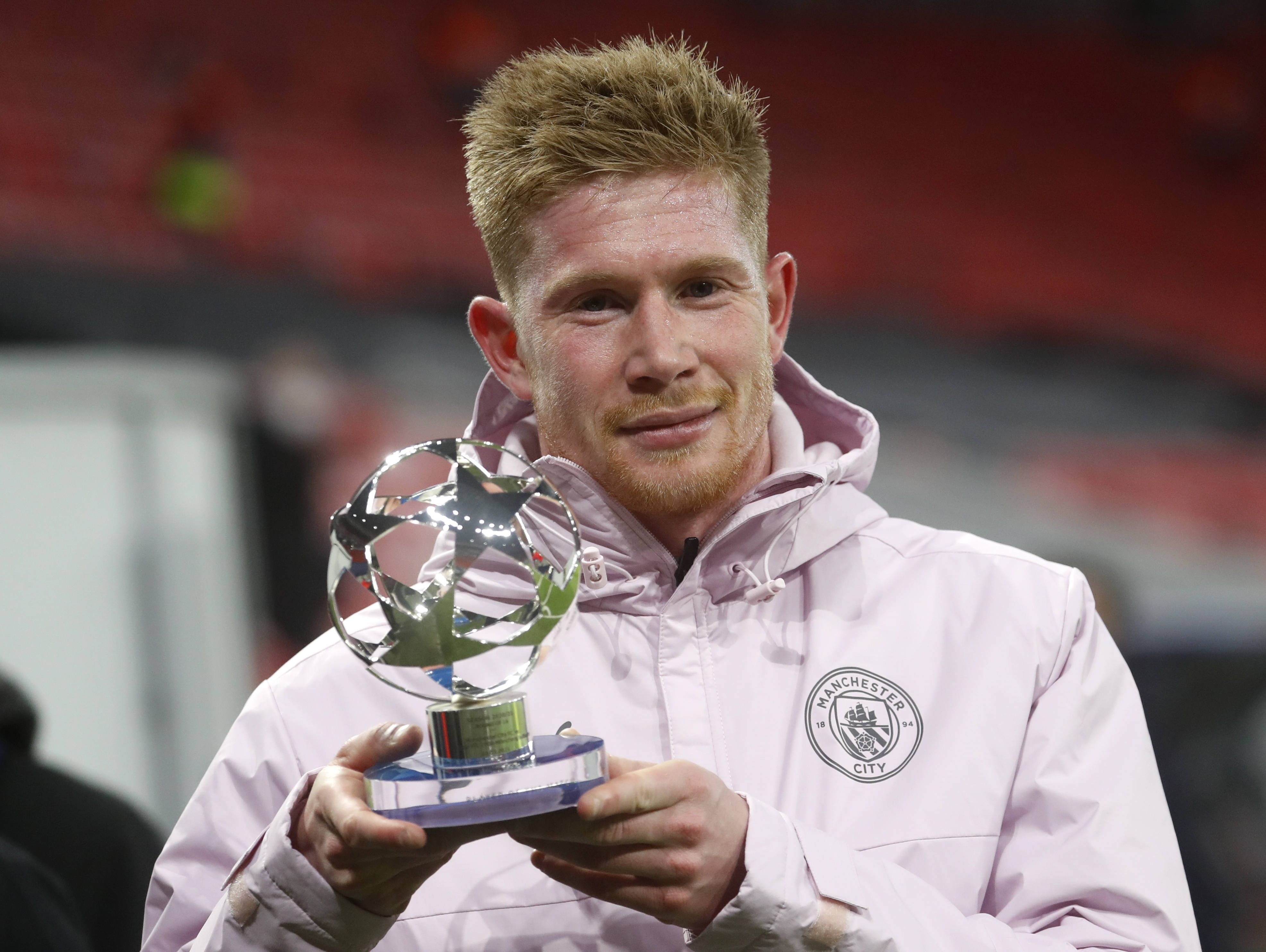 艾顿：我来湖人是填补空缺的，他们长期缺少攻守兼备的大个子