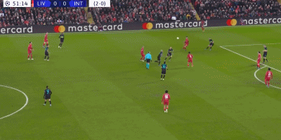 英超半场：两队合计零射正，琼斯远射中框，利兹联0-0利物浦