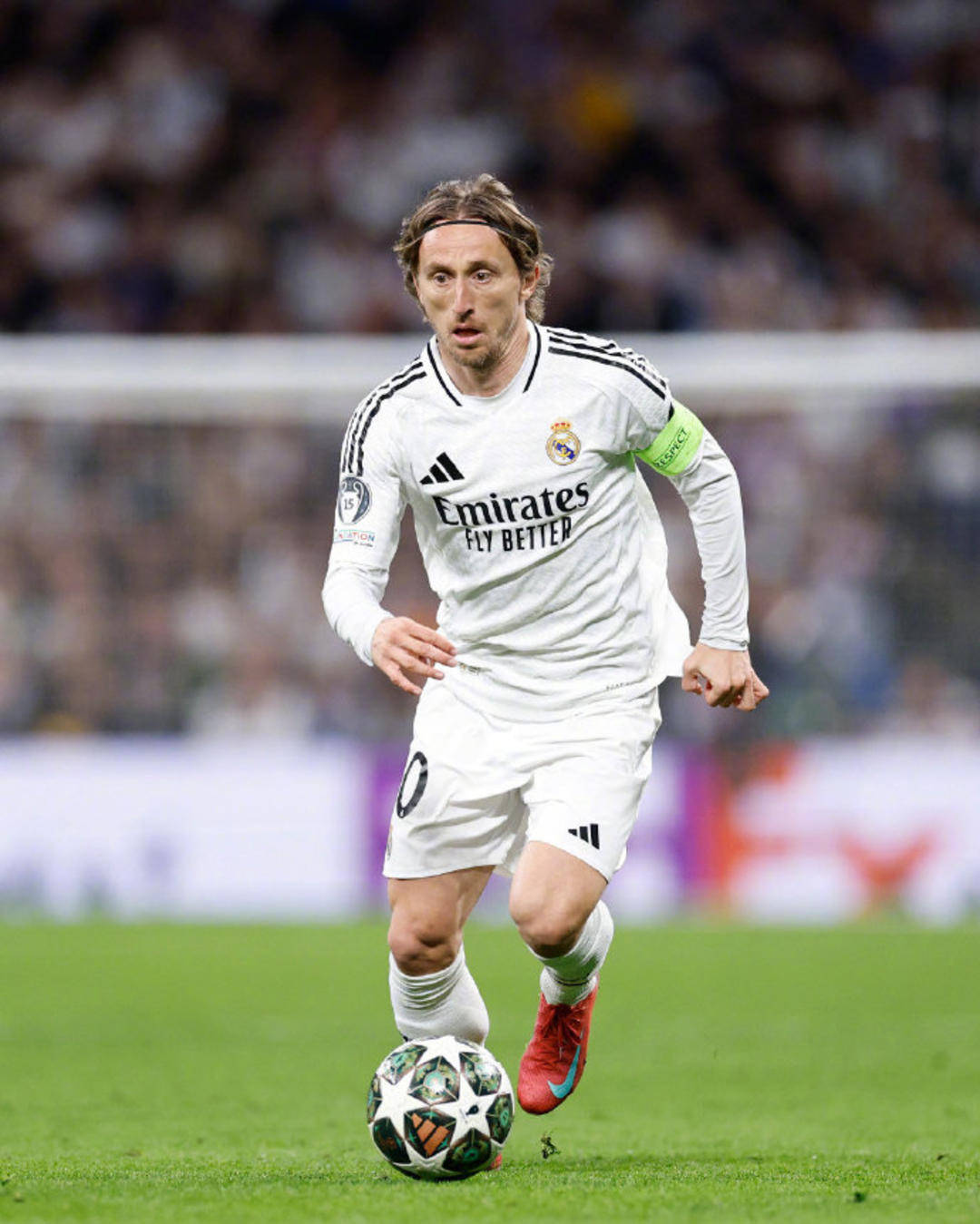 会员大会上施洛特贝克没和凯尔握手，记者：相关人员说没矛盾